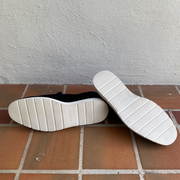 VINCE men’s Black Suede Chukka Boot - Picture 5 of 5